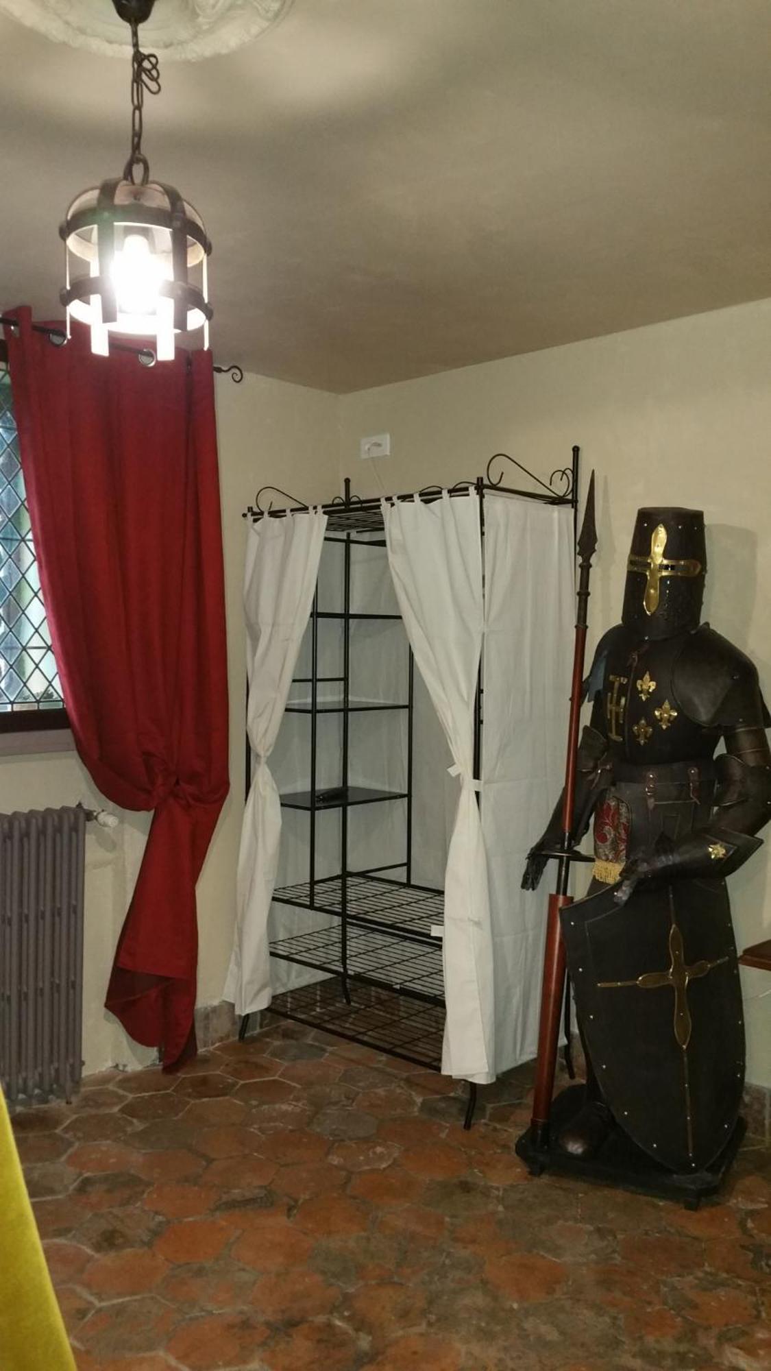 Chateau Des Aiguilles Saint-Rémy-de-Chargnat Habitación foto