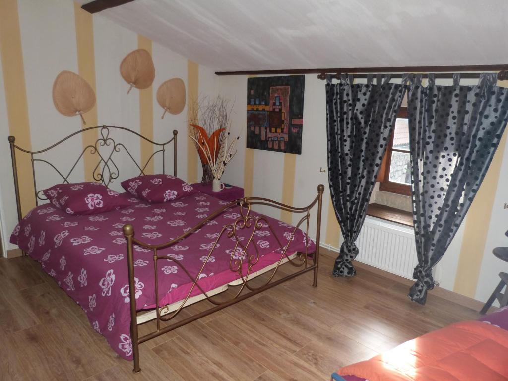 Chateau Des Aiguilles Saint-Rémy-de-Chargnat Habitación foto