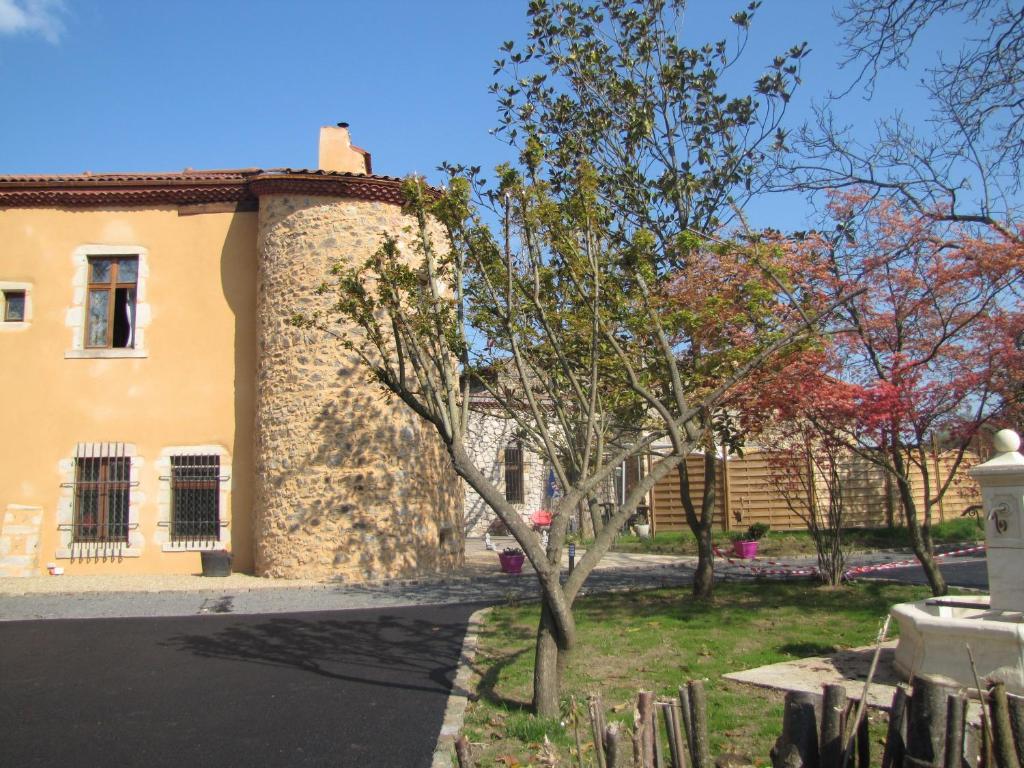Chateau Des Aiguilles Saint-Rémy-de-Chargnat Exterior foto