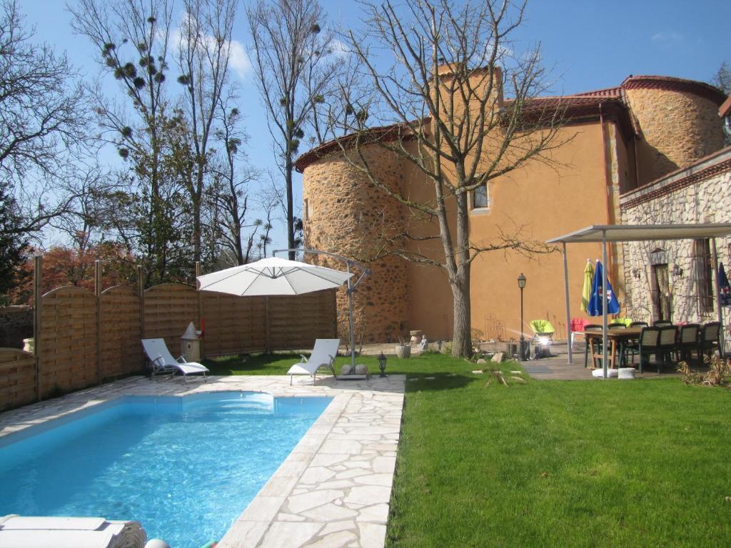 Chateau Des Aiguilles Saint-Rémy-de-Chargnat Exterior foto