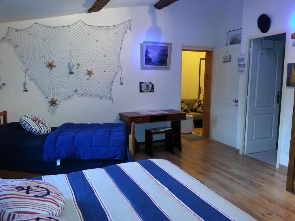 Chateau Des Aiguilles Saint-Rémy-de-Chargnat Habitación foto