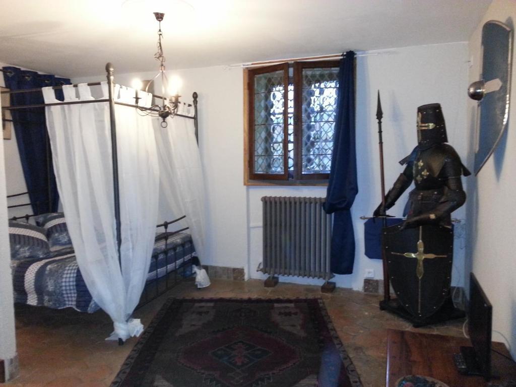 Chateau Des Aiguilles Saint-Rémy-de-Chargnat Habitación foto