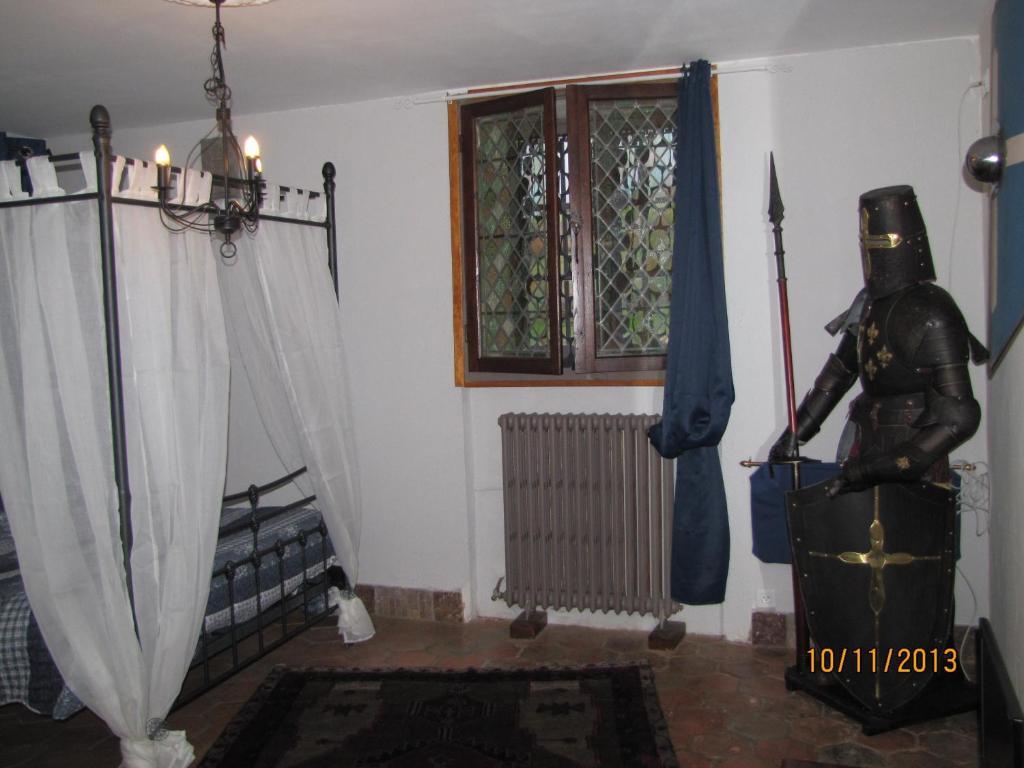 Chateau Des Aiguilles Saint-Rémy-de-Chargnat Habitación foto