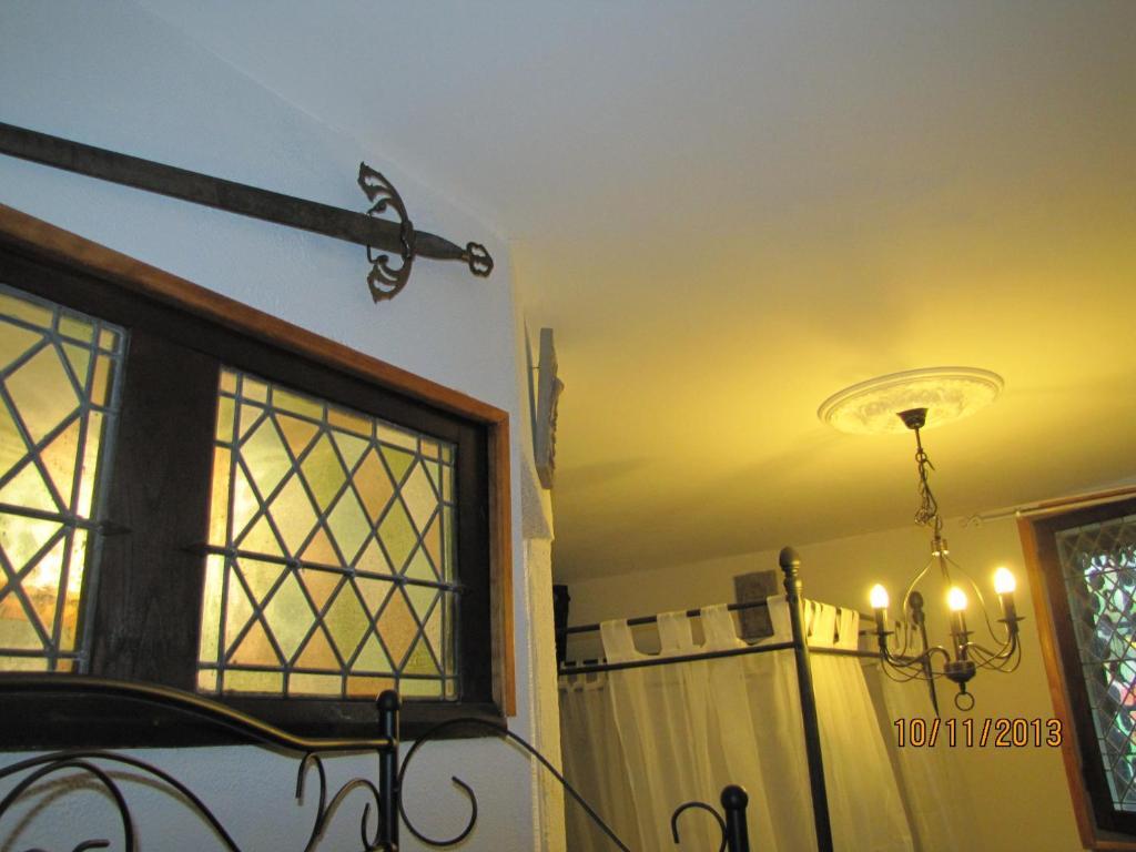 Chateau Des Aiguilles Saint-Rémy-de-Chargnat Habitación foto
