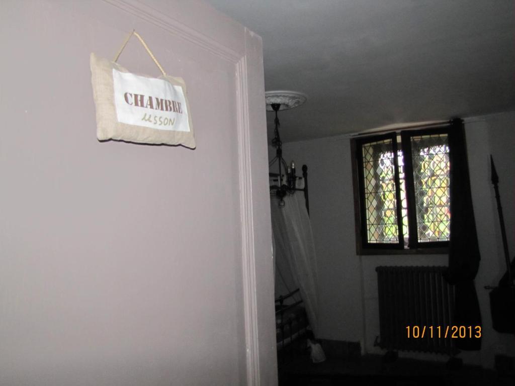 Chateau Des Aiguilles Saint-Rémy-de-Chargnat Habitación foto